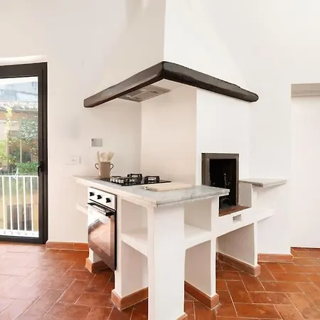 Casa Garibaldi, A Burghesius *