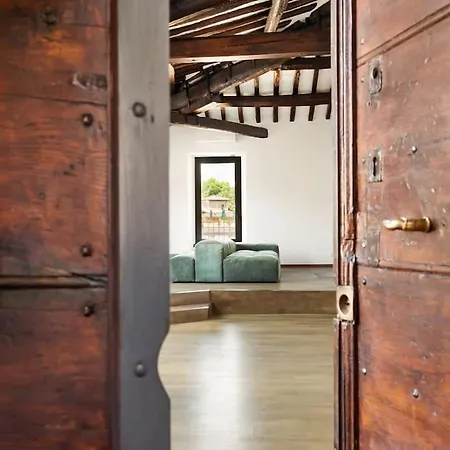 Casa Garibaldi, A Burghesius * Rom