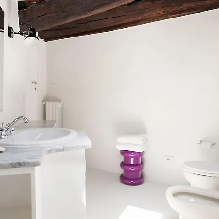 Casa Garibaldi, A Burghesius 아파트 *