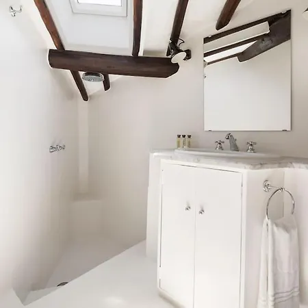 아파트 Casa Garibaldi, A Burghesius