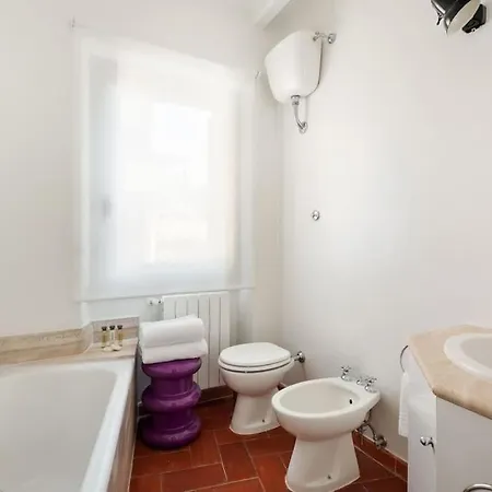 Casa Garibaldi, A Burghesius 아파트