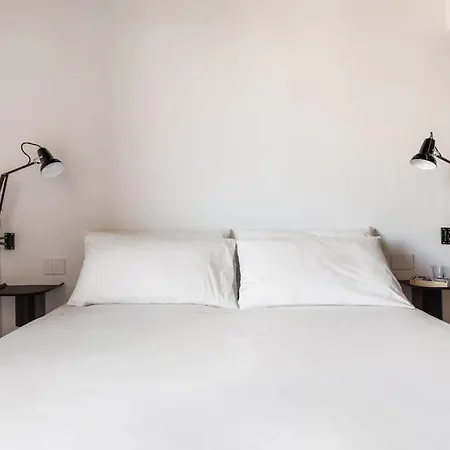 Casa Garibaldi, A Burghesius *