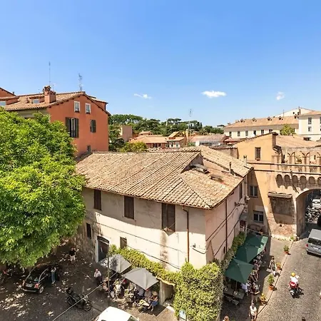 Casa Garibaldi, A Burghesius